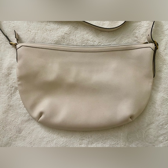 GUCCI LOGO PRINT MESSENGER BAG - Picture 5 of 14